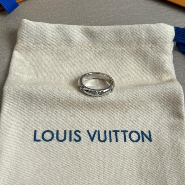 replica,repliche,fake,1:1,earrings,bracelet,ring,jewelry Nuovo anello Louis Vuitton (S6870)