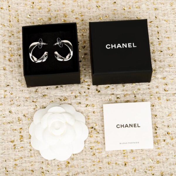 Orecchini Chanel irregolari a doppia C (4QIIK)