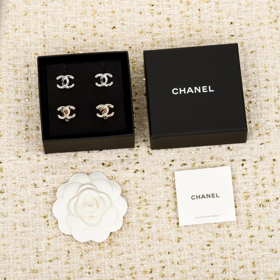 replica,repliche,fake,1:1,earrings,bracelet,ring,jewelry Clip per orecchie liscia a doppia C (5CM2T) replica,repliche,fake,1:1,earrings,bracelet,ring,jewelry Clip per orecchie liscia a doppia C (5CM2T)