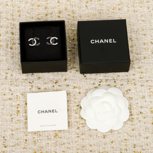 Orecchini Chanel con doppia C nera e mezzo diamante (TXM93)
