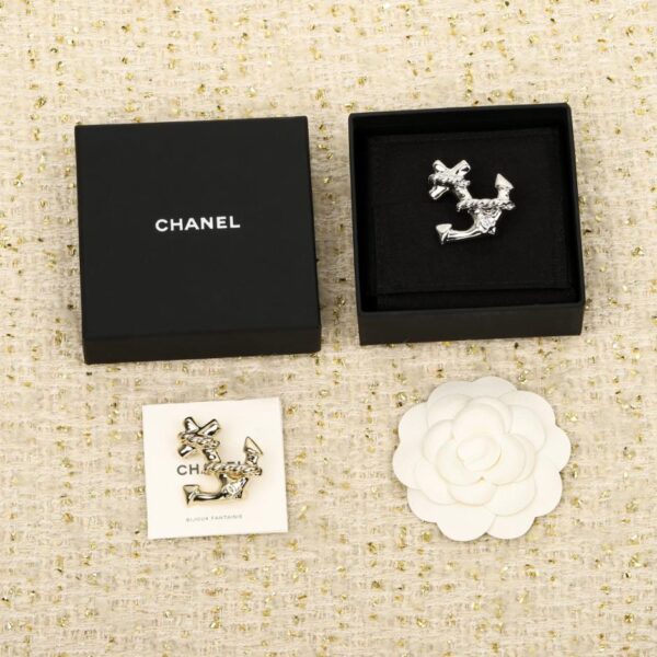 replica,repliche,fake,1:1,earrings,bracelet,ring,jewelry Spilla Chanel con ancora (RX2X4)
