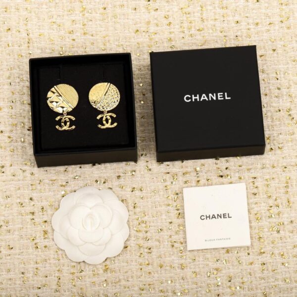 Orecchini Chanel rotondi a doppia C Chanel Vintage Series (SVPY3)