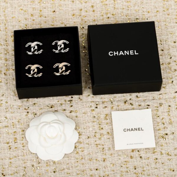 Orecchini Chanel con doppia C lucida (V84Q9)
