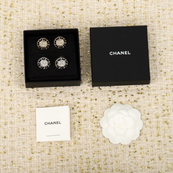 Orecchini Chanel in pelle dorata con doppia C (OYU1O)