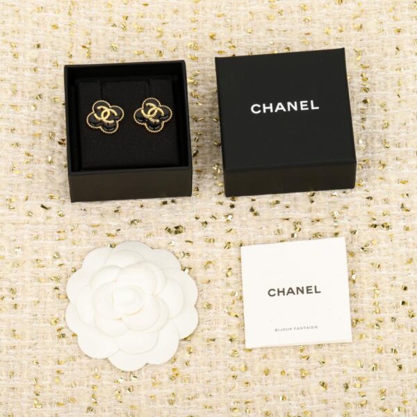 Orecchini Chanel in oro a quadrifoglio, modello vintage (IZYSQ)