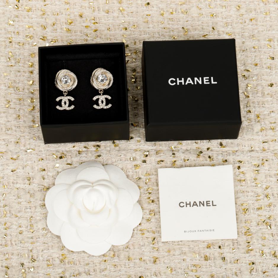 replica,repliche,fake,1:1,earrings,bracelet,ring,jewelry Orecchini Chanel a doppia C con filo tondo (J04CU) replica,repliche,fake,1:1,earrings,bracelet,ring,jewelry Orecchini Chanel a doppia C con filo tondo (J04CU)