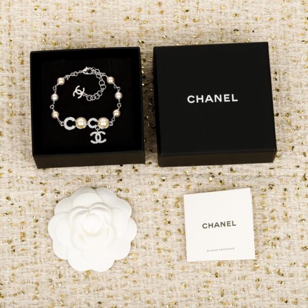 Bracciale Chanel Double C con perle e strass Coco (L0WCK)