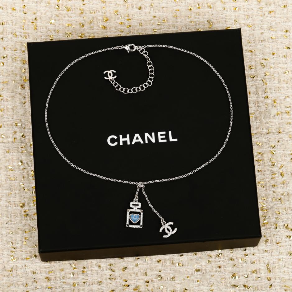 replica,repliche,fake,1:1,earrings,bracelet,ring,jewelry Collana con flacone di profumo Chanel Blue Heart C (EAJGL) replica,repliche,fake,1:1,earrings,bracelet,ring,jewelry Collana con flacone di profumo Chanel Blue Heart C (EAJGL)