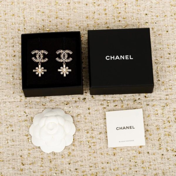 Orecchini Chanel Double C con perle e diamanti (7EU73)