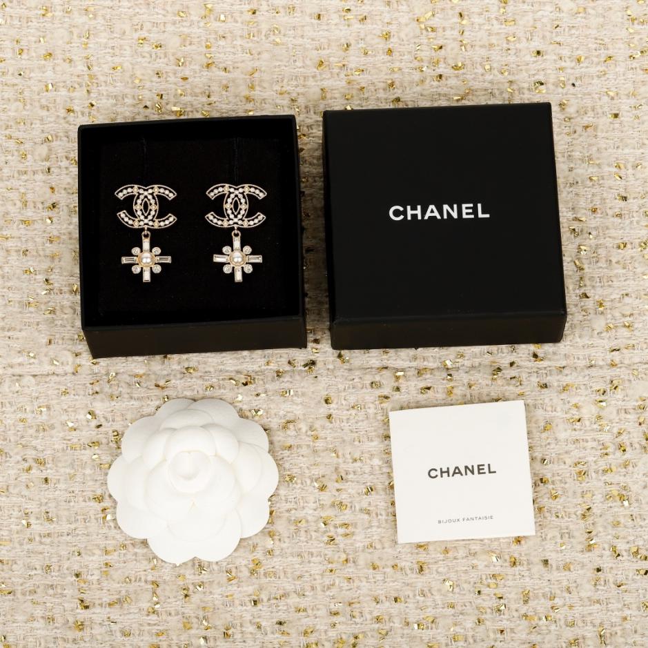 replica,repliche,fake,1:1,earrings,bracelet,ring,jewelry Orecchini Chanel Double C con perle e diamanti (7EU73) replica,repliche,fake,1:1,earrings,bracelet,ring,jewelry Orecchini Chanel Double C con perle e diamanti (7EU73)