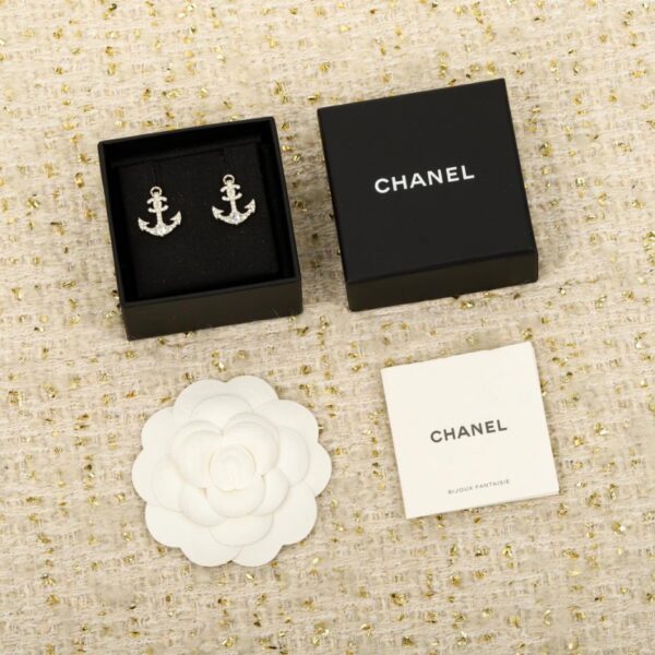 Orecchini Chanel con doppia C e ancora (XS1HG)