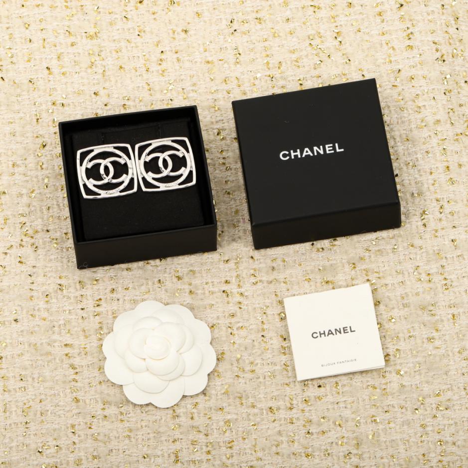 replica,repliche,fake,1:1,earrings,bracelet,ring,jewelry Orecchini Chanel in argento con doppia lettera C quadrata (DS8B8) replica,repliche,fake,1:1,earrings,bracelet,ring,jewelry Orecchini Chanel in argento con doppia lettera C quadrata (DS8B8)