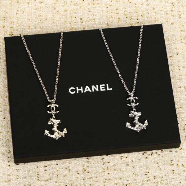 Collana Chanel con ancora e doppia C (F7YR3)