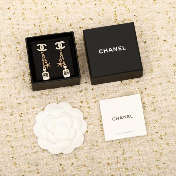 Orecchini con nappe a forma di bottiglia di profumo Chanel Double C (D6E0M)
