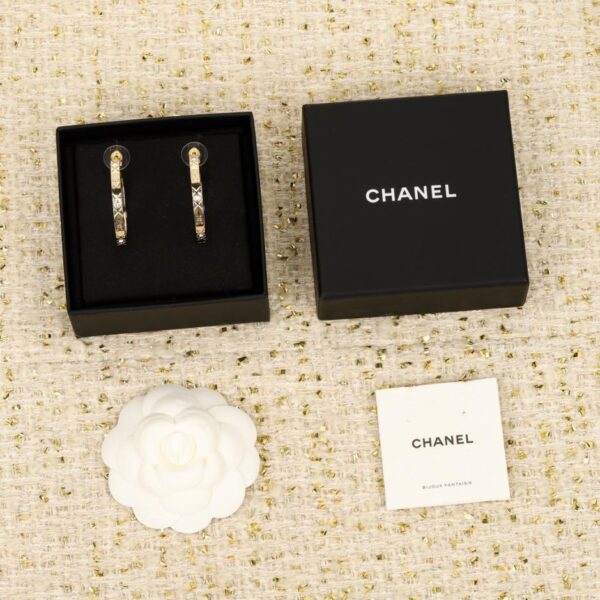Orecchini Chanel con doppia C in diamanti, motivo a diamante cavo (5OYQ0)