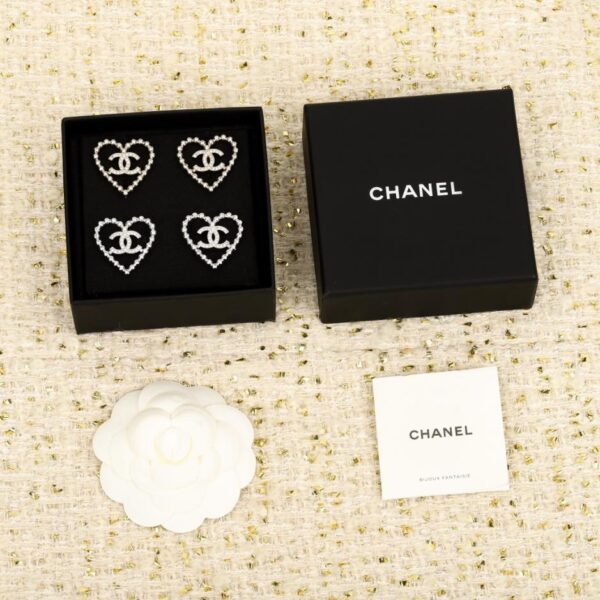 Orecchini Chanel a forma di cuore cavo grande (WOHL0)