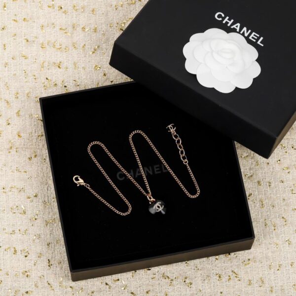 Collana Chanel con cuore nero (APHY9)