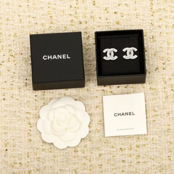 Orecchini Chanel Oil Drop con doppia C e diamanti (EVH4Y)