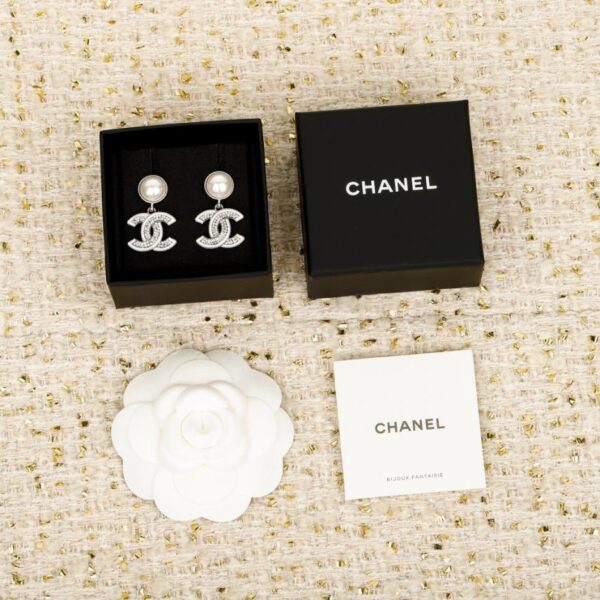 Orecchini Chanel Double C con perle e diamanti (ISQA8)