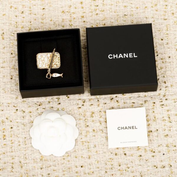 replica,repliche,fake,1:1,earrings,bracelet,ring,jewelry Spilla Chanel a forma di pesce quadrato (DSZFQ)