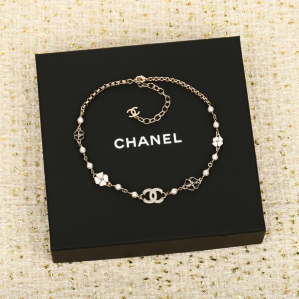 replica,repliche,fake,1:1,earrings,bracelet,ring,jewelry Collana girocollo Chanel con perle di camelia bianche e nere (VV9DS)
