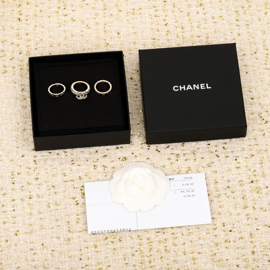 replica,repliche,fake,1:1,earrings,bracelet,ring,jewelry Anello Chanel a tre pezzi con diamanti serie Coco Crush (70HYM) replica,repliche,fake,1:1,earrings,bracelet,ring,jewelry Anello Chanel a tre pezzi con diamanti serie Coco Crush (70HYM)