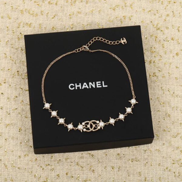 Collana di perle con lettere Chanel (N0F66)