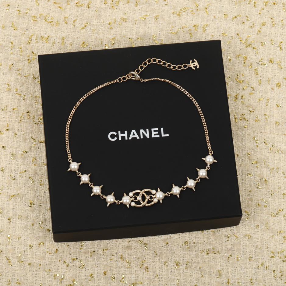 replica,repliche,fake,1:1,earrings,bracelet,ring,jewelry Collana di perle con lettere Chanel (N0F66) replica,repliche,fake,1:1,earrings,bracelet,ring,jewelry Collana di perle con lettere Chanel (N0F66)
