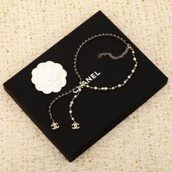 Collana con doppia C in pelle e catena di perle Chanel (NLZFL)