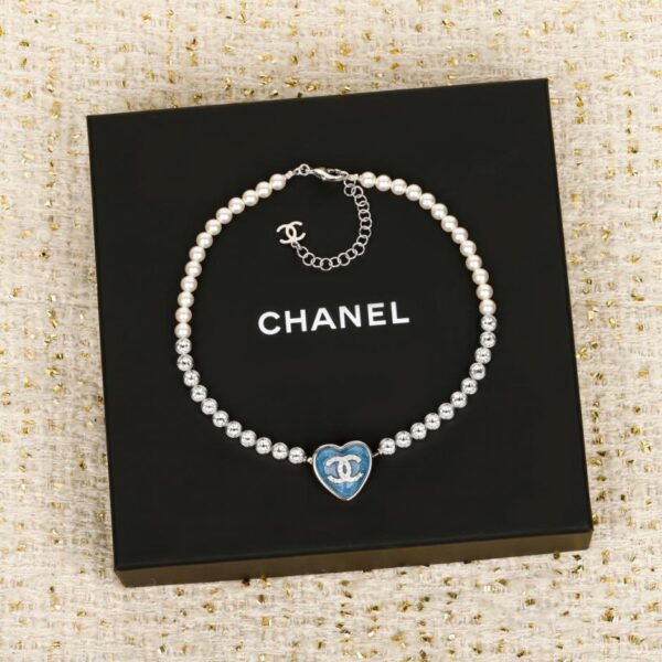 Collana di perle a forma di cuore con strass Chanel (ZUE2A)