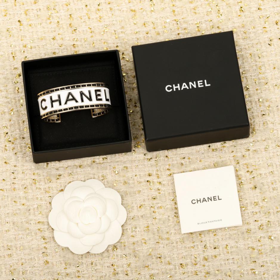 replica,repliche,fake,1:1,earrings,bracelet,ring,jewelry Bracciale Chanel in smalto bianco e nero (DOATV) replica,repliche,fake,1:1,earrings,bracelet,ring,jewelry Bracciale Chanel in smalto bianco e nero (DOATV)
