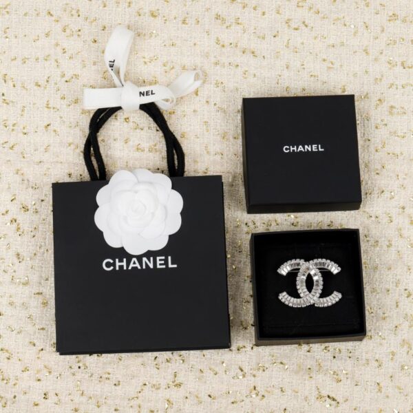 replica,repliche,fake,1:1,earrings,bracelet,ring,jewelry Spilla Chanel (N8Q7J)