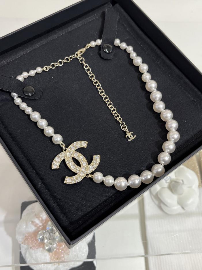 replica,repliche,fake,1:1,earrings,bracelet,ring,jewelry Versione top Chanel 25P nuova collana girocollo con doppia C di perle e cristalli a stella (EQ3GF) replica,repliche,fake,1:1,earrings,bracelet,ring,jewelry Versione top Chanel 25P nuova collana girocollo con doppia C di perle e cristalli a stella (EQ3GF)