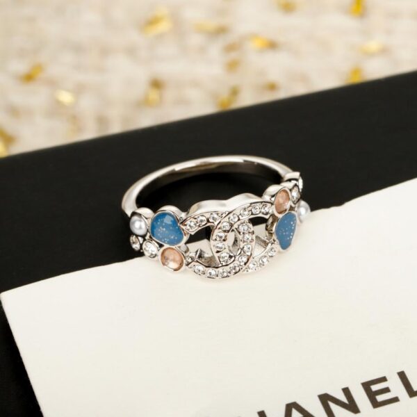 replica,repliche,fake,1:1,earrings,bracelet,ring,jewelry Anello Chanel con doppia C e fiore a cuore blu (R0HVN)