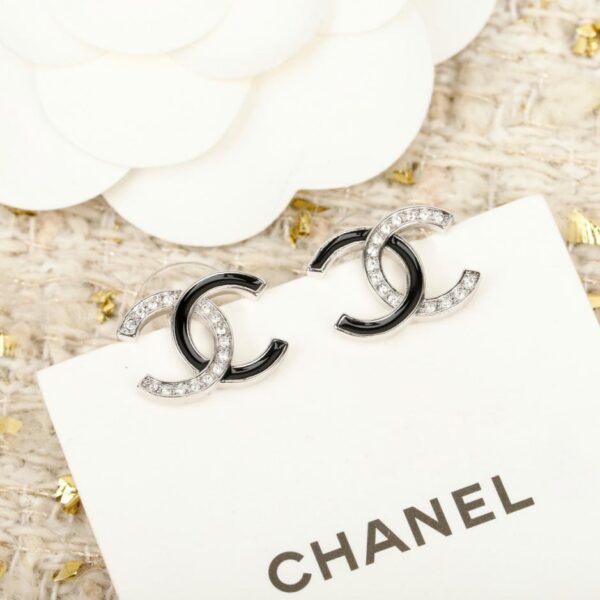 Orecchini Chanel con doppia C nera e mezzo diamante (77GTO)