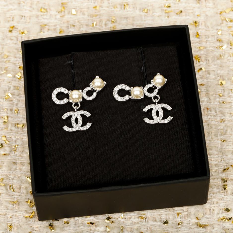 replica,repliche,fake,1:1,earrings,bracelet,ring,jewelry Orecchini di perle con strass Chanel COCO (1BDKT) replica,repliche,fake,1:1,earrings,bracelet,ring,jewelry Orecchini di perle con strass Chanel COCO (1BDKT)