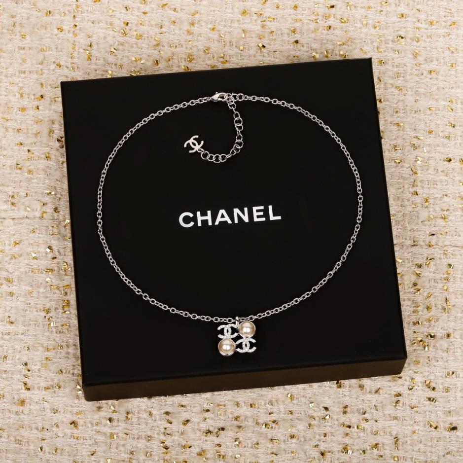 replica,repliche,fake,1:1,earrings,bracelet,ring,jewelry Collana Chanel con doppia C, perle e diamanti e strass (I267E) replica,repliche,fake,1:1,earrings,bracelet,ring,jewelry Collana Chanel con doppia C, perle e diamanti e strass (I267E)