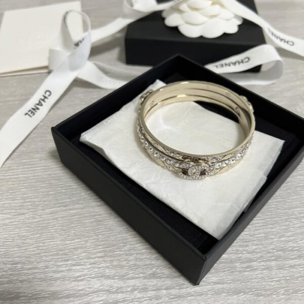 replica,repliche,fake,1:1,earrings,bracelet,ring,jewelry Set di tre bracciali Chanel 25p, nuovo, tre in uno (HJDU5)