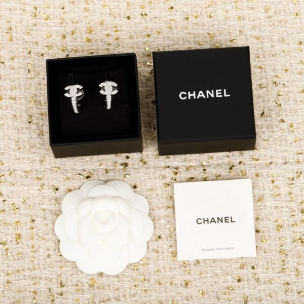 Orecchini piccoli Chanel in argento e diamanti (QJ4KX)