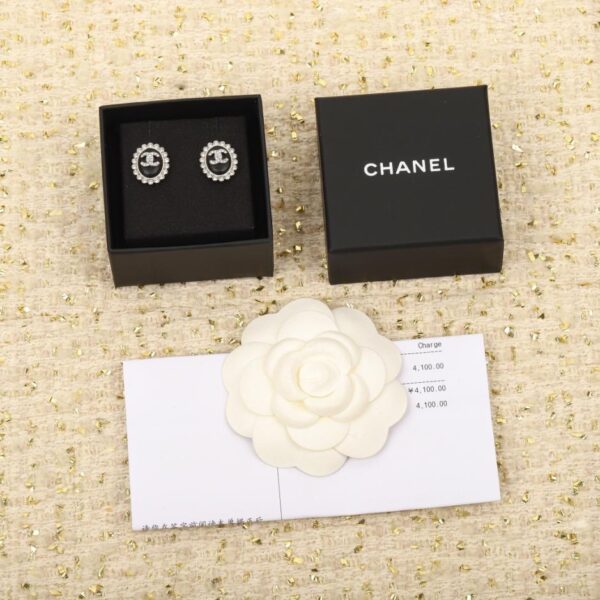 Orecchini Chanel in pelle di agnello con doppia C classica CC + diamanti Swarovski + pelle di agnello (H9LPM)