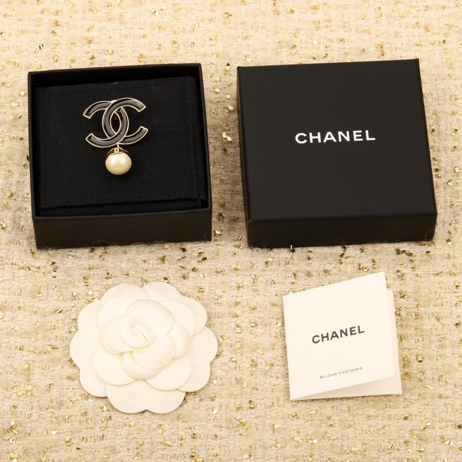 replica,repliche,fake,1:1,earrings,bracelet,ring,jewelry Spilla di perle in smalto nero Chanel 24s (VLTG8) replica,repliche,fake,1:1,earrings,bracelet,ring,jewelry Spilla di perle in smalto nero Chanel 24s (VLTG8)