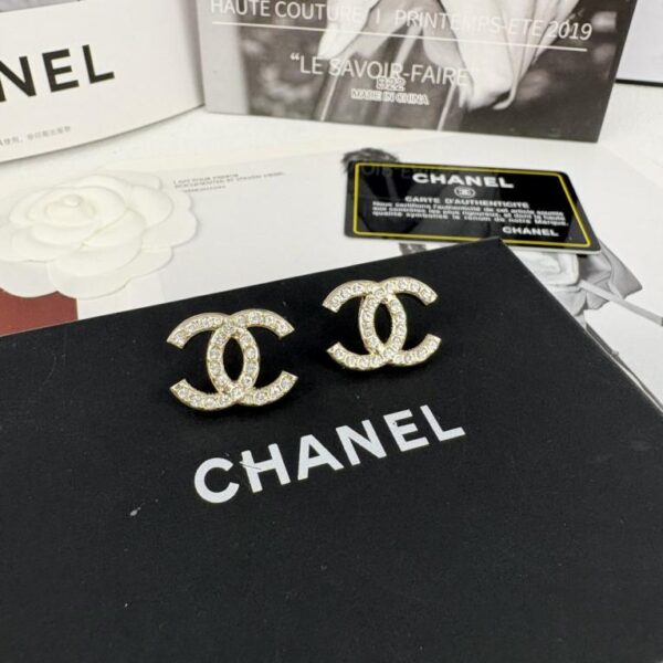 Orecchini Chanel Double C con diamanti intarsiati (KYRYJ)