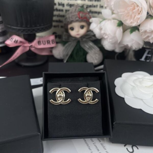 Orecchini Chanel Classic Gold con doppia C (PN7Q3)
