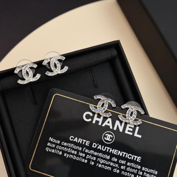Gli ultimi orecchini a doppia C con diamanti di Chanel (IE1U3)