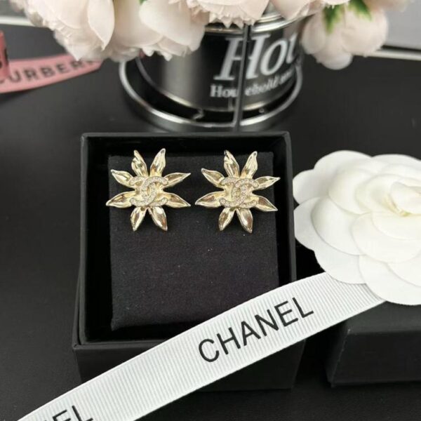 Orecchini Chanel fatti a mano con diamanti e doppia C e girasole (8AKEC)