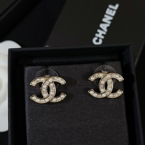 Orecchini Chanel con doppia C in perle e strass (0ZFNT)