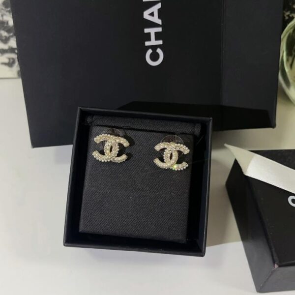 Orecchini Chanel 22B Classic con doppia C e strass di perle (62DSH)