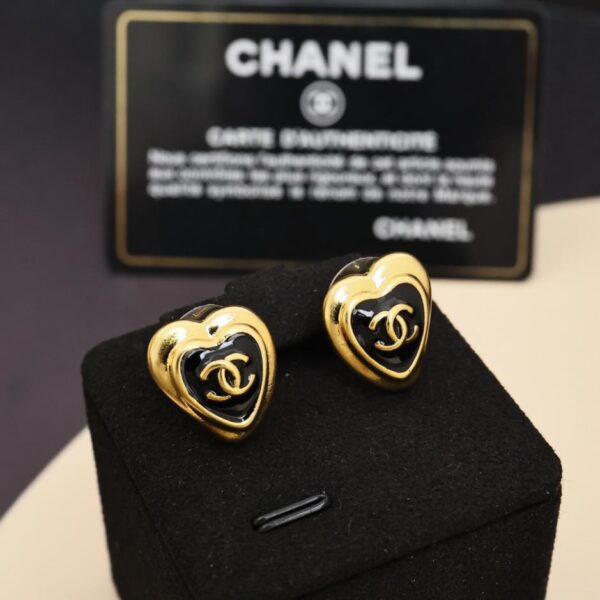Orecchini Chanel a forma di cuore in oro nero 25A (SAWY8)