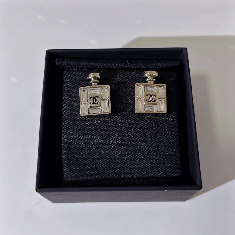 replica,repliche,fake,1:1,earrings,bracelet,ring,jewelry Orecchini a forma di bottiglia di profumo quadrata con diamanti Chanel (ZHUGP) replica,repliche,fake,1:1,earrings,bracelet,ring,jewelry Orecchini a forma di bottiglia di profumo quadrata con diamanti Chanel (ZHUGP)