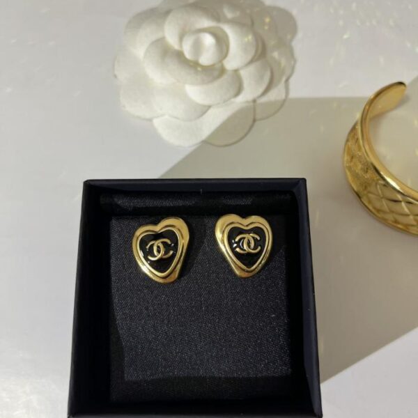 Orecchini Chanel in oro nero e smalto a forma di cuore (2ZKWR)